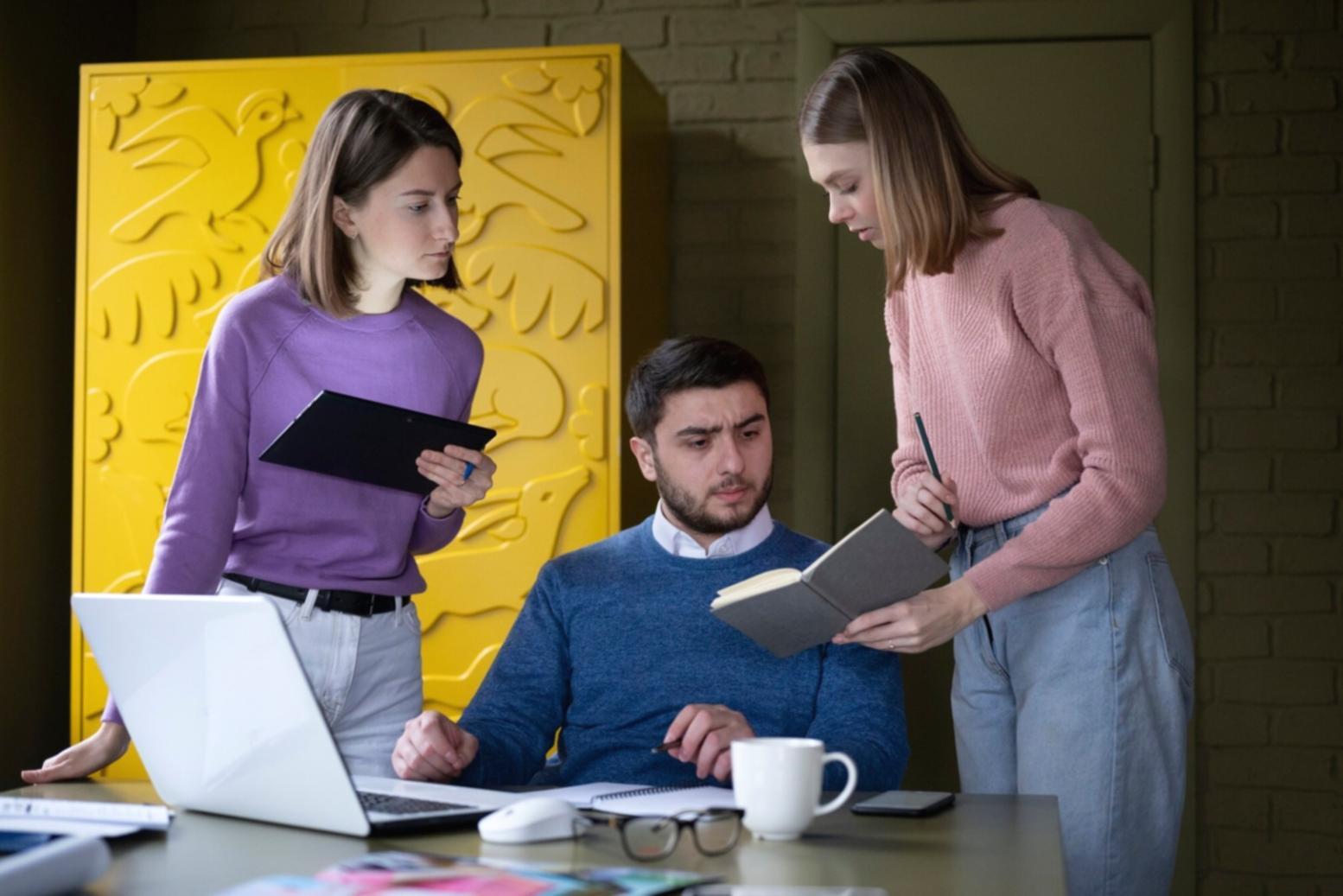 Stock market charts and financial analysis tools